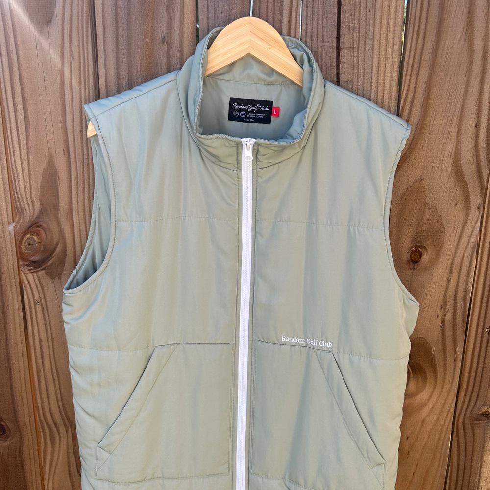 Random Golf Club Green Puffer Vest with White Zipper in Size Large